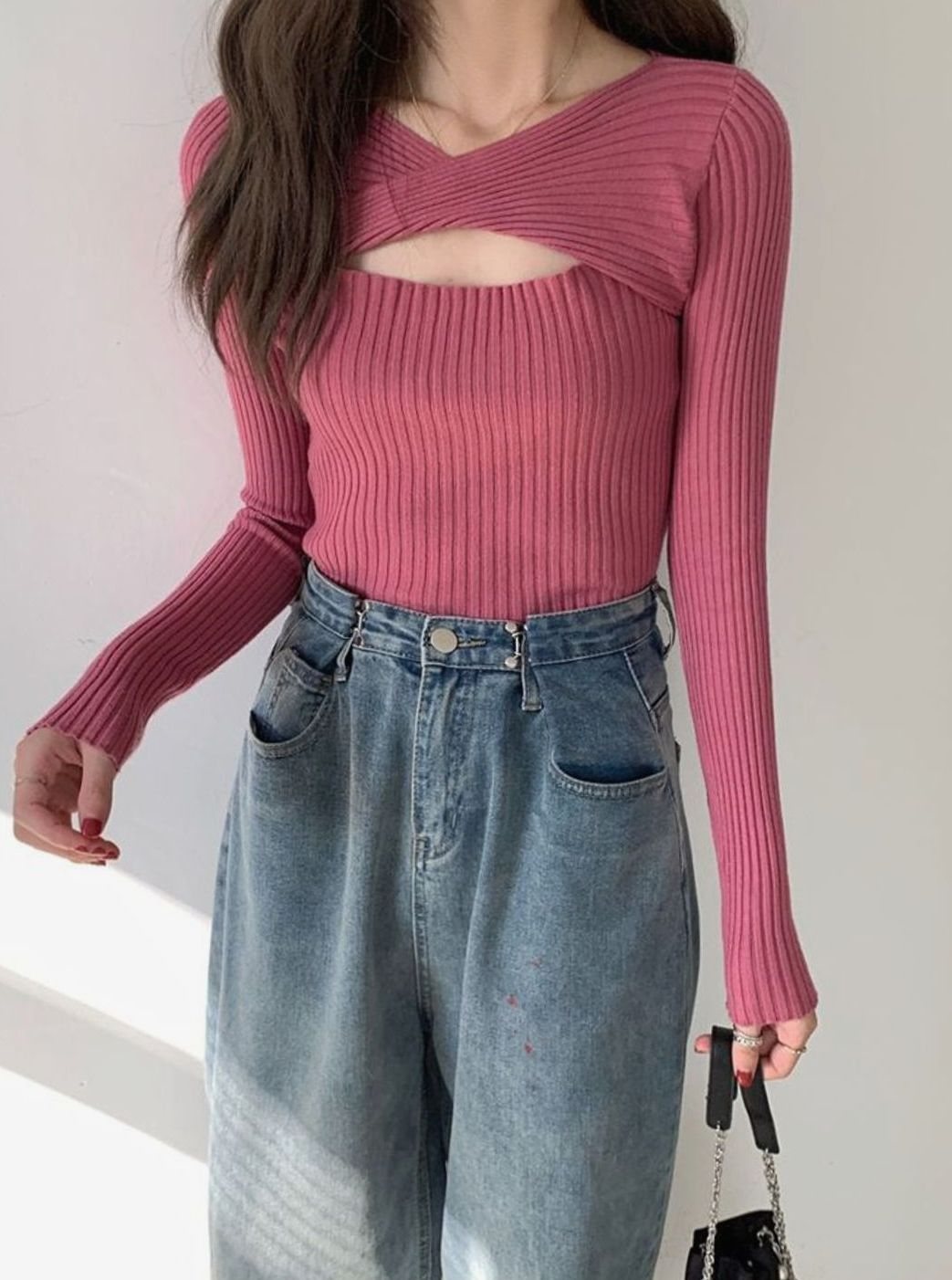 Women's Crossover Cutout Long Sleeve Cropped Knit Top - Pink