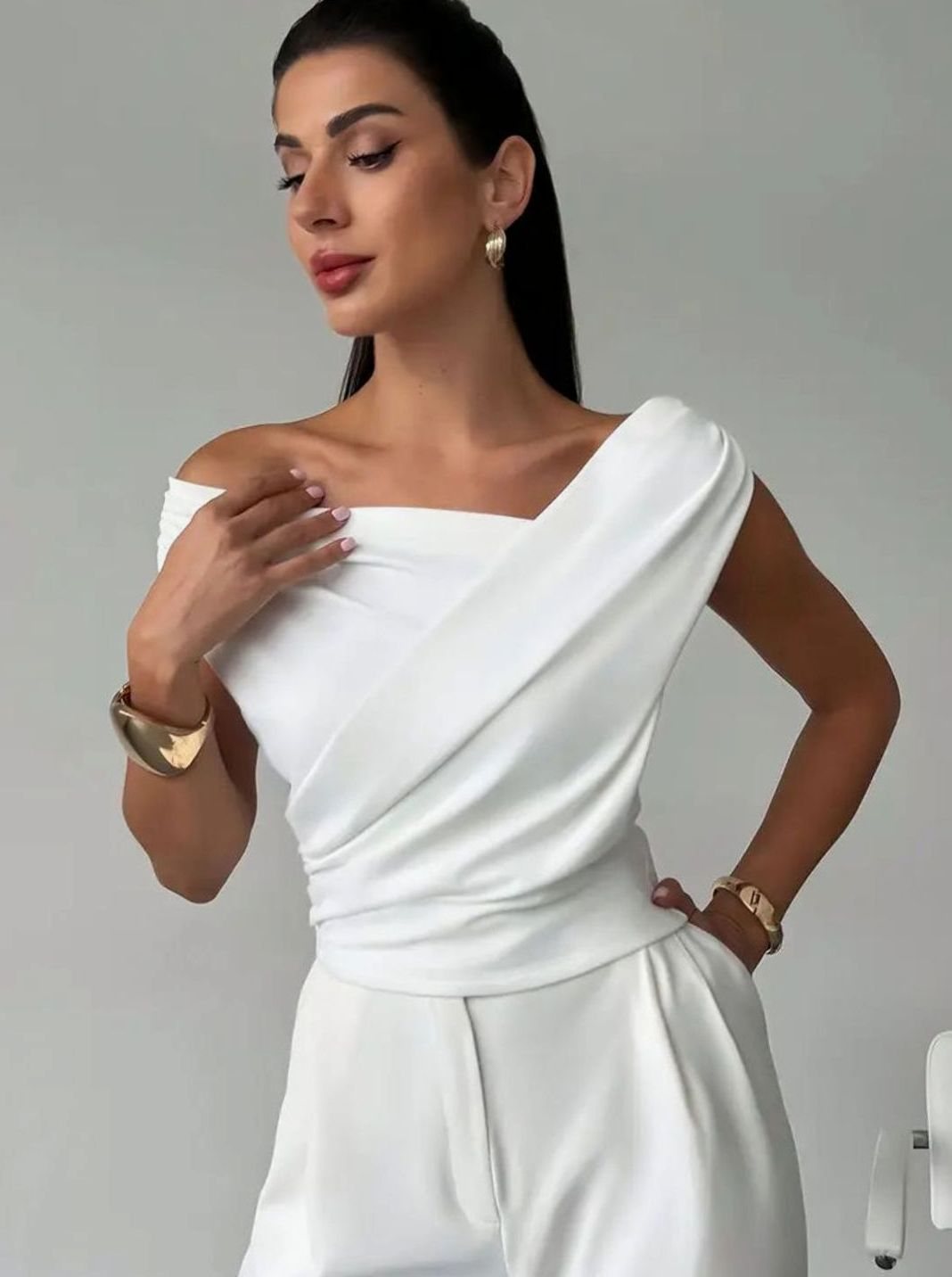 Women's Elegant Off-the-Shoulder Draped Sleeveless Top