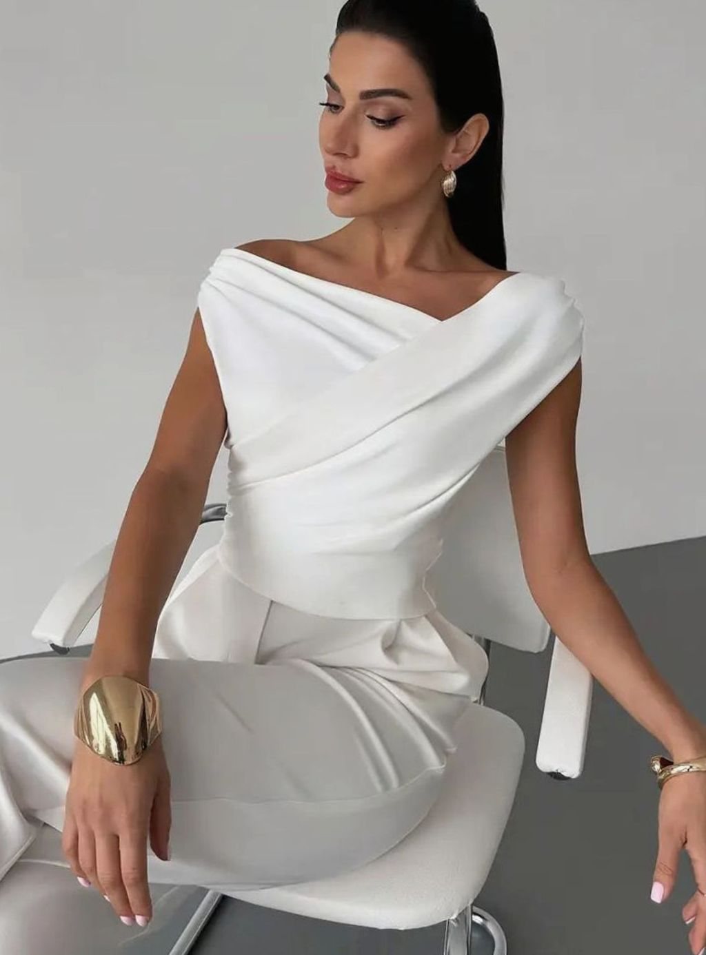 Women's Elegant Off-the-Shoulder Draped Sleeveless Top