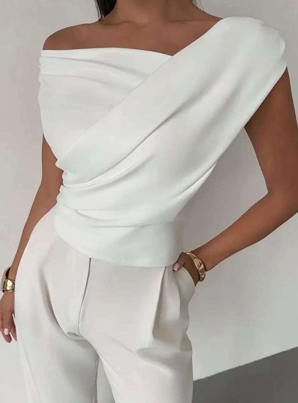 Women's Elegant Off-the-Shoulder Draped Sleeveless Top