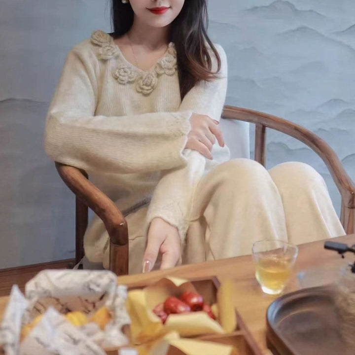 Women's Floral-Applique V-Neck Long-Sleeve Knit Sweater Dress
