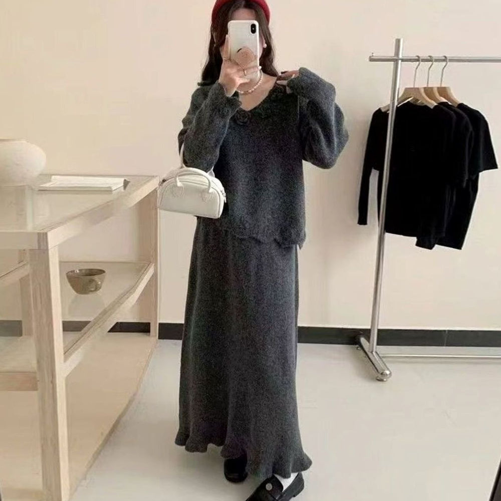 Women's Floral-Applique V-Neck Long-Sleeve Knit Sweater Dress