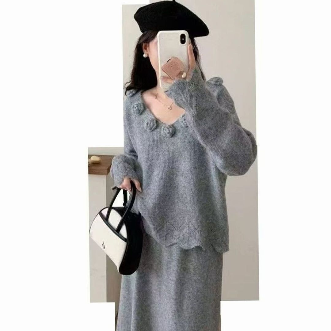 Women's Floral-Applique V-Neck Long-Sleeve Knit Sweater Dress