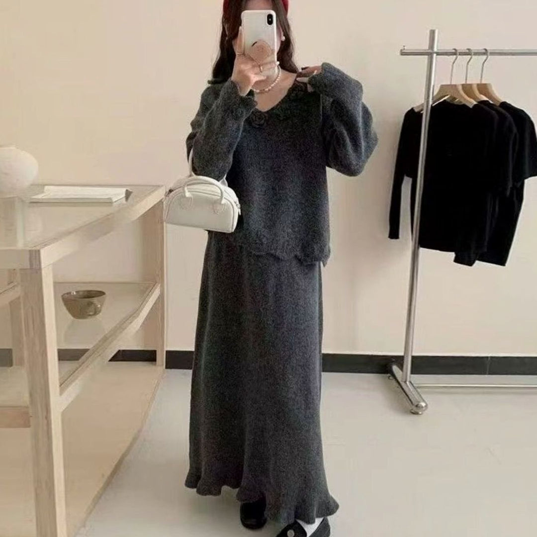 Women's Floral-Applique V-Neck Long-Sleeve Knit Sweater Dress - Dark Gray