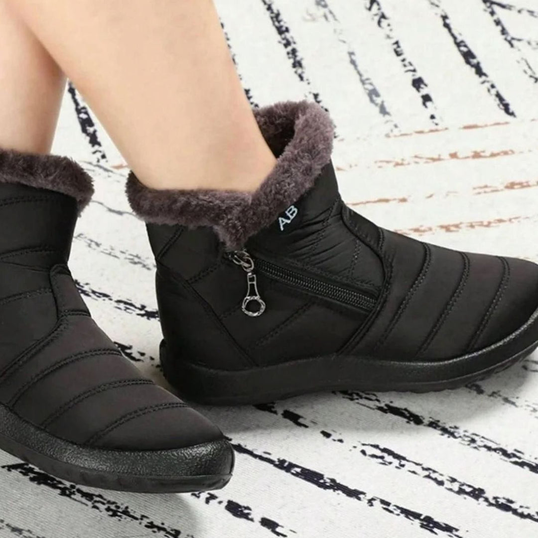 Women's Fur-Lined Zip-Up Winter Snow Ankle Boots - Black