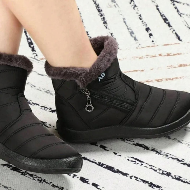 Women's Fur-Lined Zip-Up Winter Snow Ankle Boots - Black