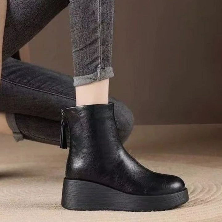 Women's Retro Round-Toe Leather Platform Ankle Boots - Black
