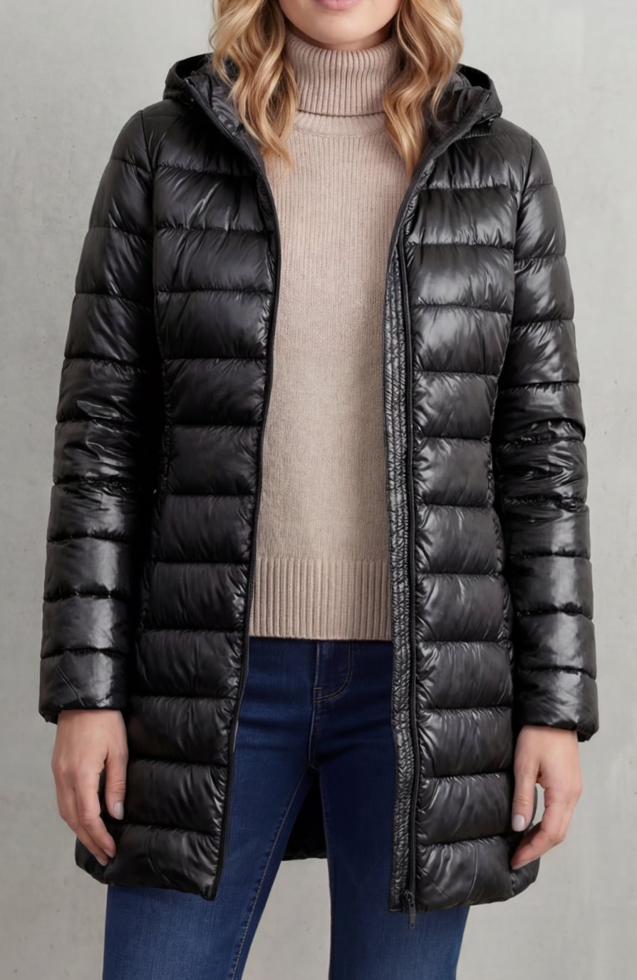 Women's Ultra-Lightweight Hooded Down Puffer Coat - Black